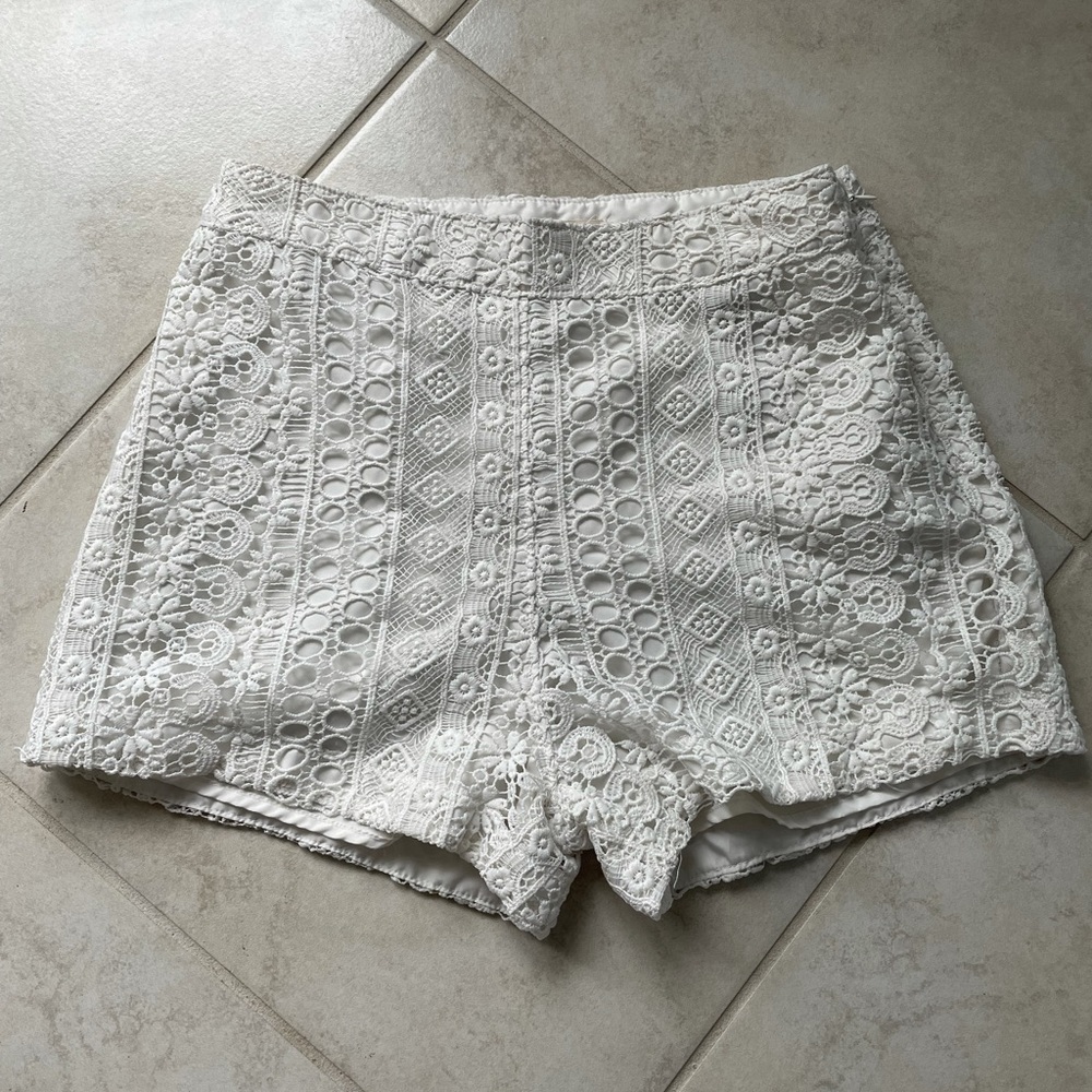 White hollister shorts